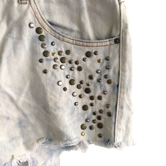 UO BDG Freja Vintage Fit Embellished Denim Shorts - Picture 3 of 7